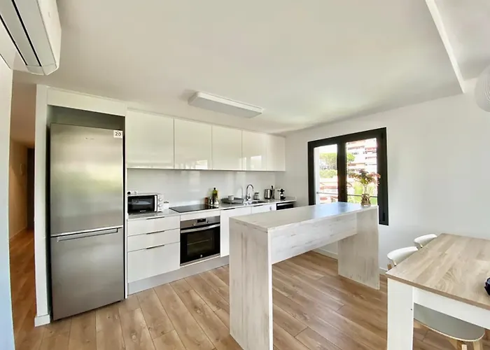 Lloguer30 Llevanti, Near The Sea